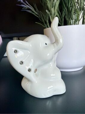 Vintage White Ceramic Elephant Earring Ring Holder